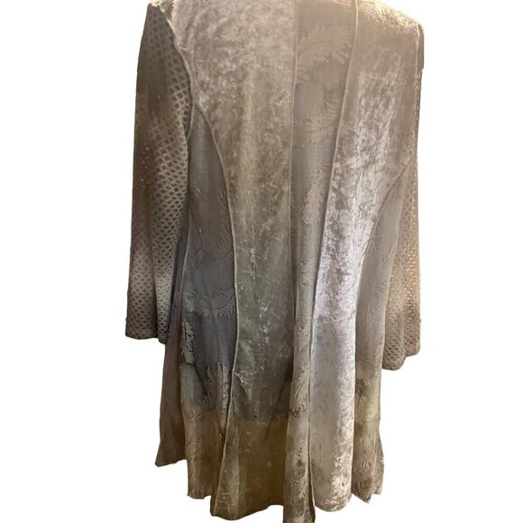 Gently used grey feather print Cardin size medium - Picture 5 of 16